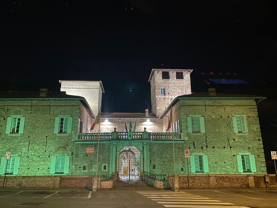 Giornata dei diritti dell’infanzia, Castello illuminato di verde e una storia speciale VIDEO